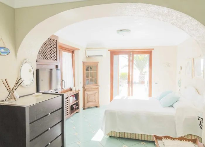 Villa Con Piscina Con 8 Matrimoniali Ad Anacapri, By La Canostra Capri