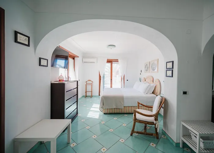 Con Piscina Con 8 Matrimoniali Ad Anacapri, By La Canostra Capri Anacapri (Isola di Capri)