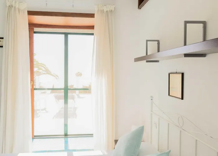 Villa Con Piscina Con 8 Matrimoniali Ad Anacapri, By La Canostra Capri *