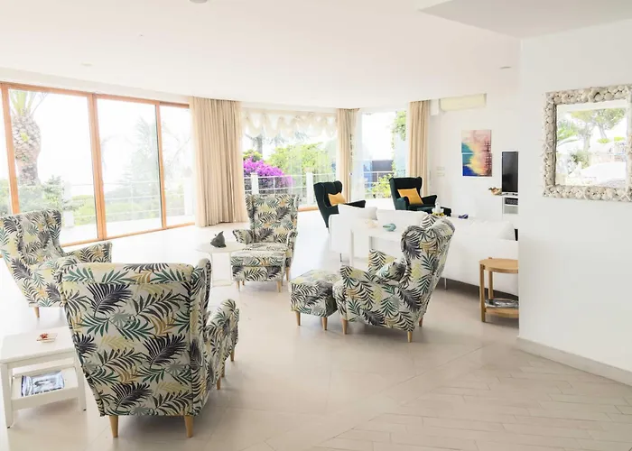 Con Piscina Con 8 Matrimoniali Ad Anacapri, By La Canostra Capri Anacapri (Isola di Capri)