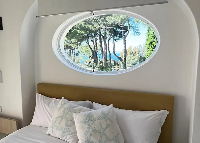 Con Piscina Con 8 Matrimoniali Ad Anacapri, By La Canostra Capri Anacapri (Isola di Capri)